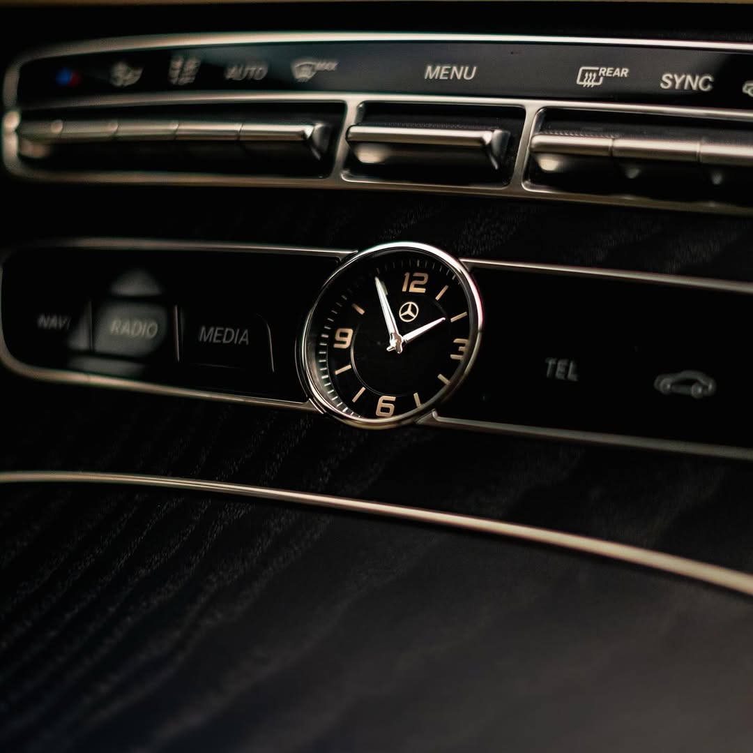 Mercedes Class E Luxury• 2019• Automático• Diesel • _5 portasMais informações ou reservas entre (1)
