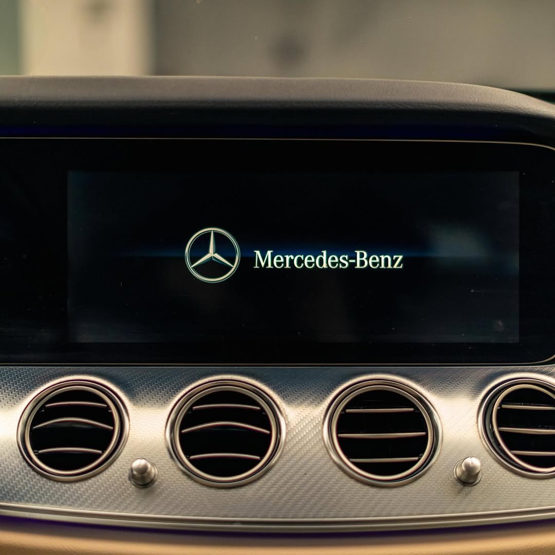 Mercedes Class E Luxury• 2019• Automático• Diesel • _5 portasMais informações ou reservas entre (2)