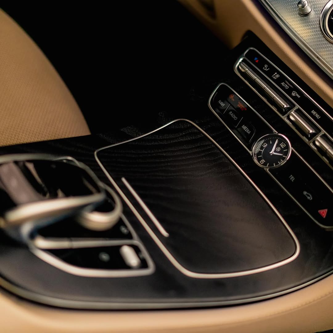 Mercedes Class E Luxury• 2019• Automático• Diesel • _5 portasMais informações ou reservas entre (4)