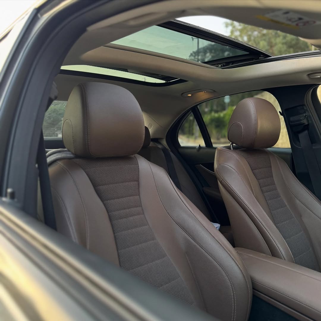 O Mercedes Classe E Exclusive Line é sinónimo de luxo, conforto e sofisticação. Um sedan executi (4)